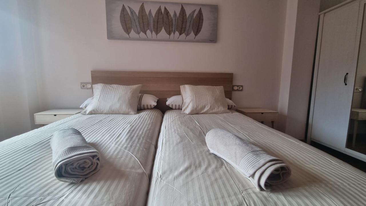 Piso Zona Hospital 6 Personas Appartement Oviedo Buitenkant foto